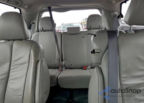 2012 Toyota Sienna Xle z USA, uszkodzony, nr VIN 5TDYK3DCXCS189745